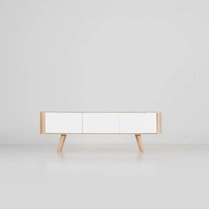 Televizní stolek z dubového dřeva Gazzda Ena, 135 x 42 x 45 cm