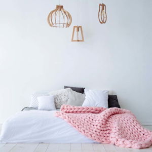 Světle růžová ručně pletená deka z merino vlny Concepttual Chunky, 125 x 130 cm